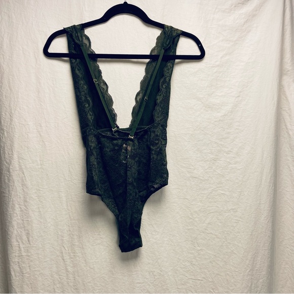 We are HAH Comin' In HAHt Green Lace Bodysuit L - Picture 2 of 4